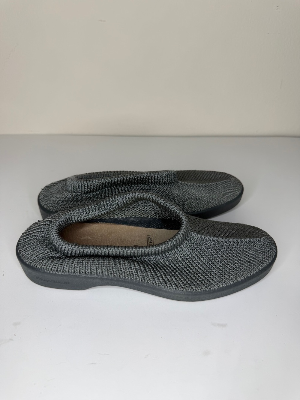 Arcopedico Shoes Flats Slip Ons Women Size 37 US 6 Gray  Textile Comfort Walking